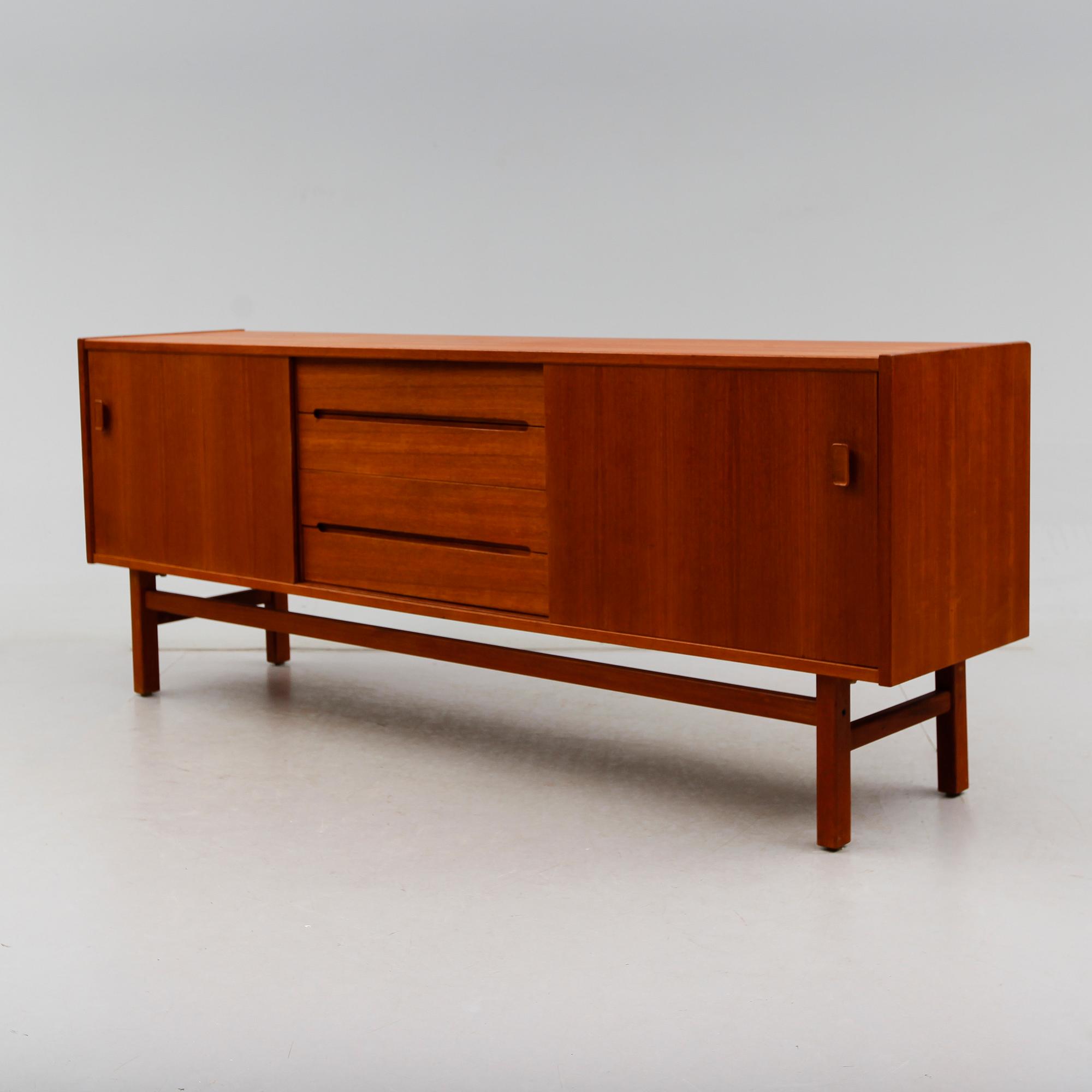 SIDEBOARD, "Arild", Nils Jonsson, Troeds, 1900-talets andra hälft.