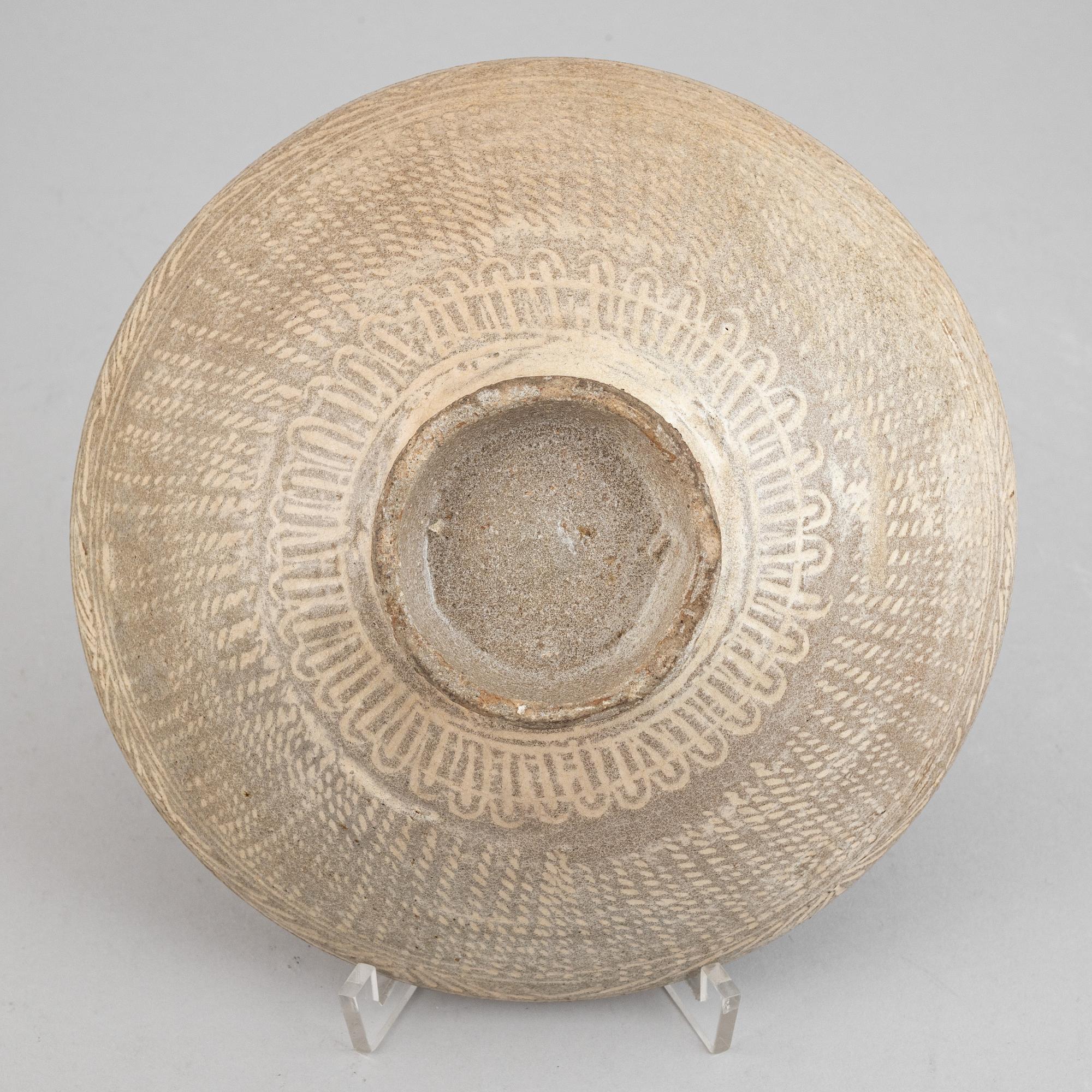 A Korean ceramic glazed bowl, Goryeo/Koryo (918-1392).