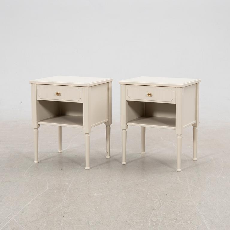 Bedside tables, 1 pair, 21st century.