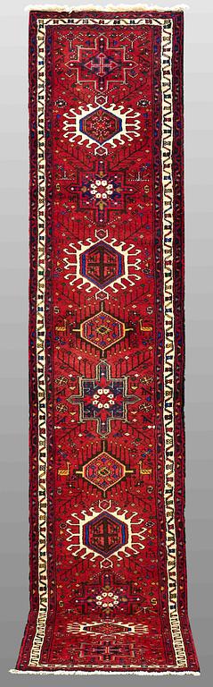 A RUNNER, Karadja, ca 367 x 70 cm.