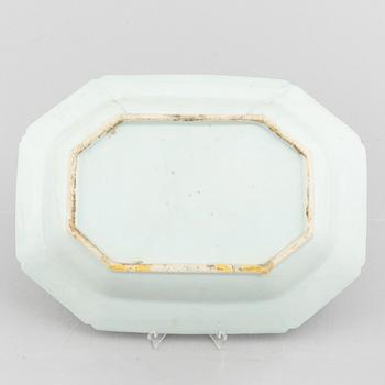 A Chinese blue and white export porcelain tureen stand, Qing dynasty, Qianlong (1736-95).