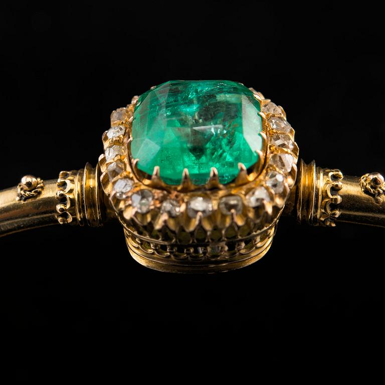 A BRACELET, rose cut diamonds, emerald c. 5.00 ct. Late 1800 s. Unmarked. Weight 10,6 g.