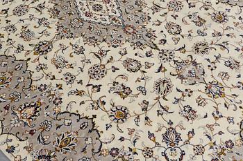 A carpet, Kashan, ca 300 x 202 cm.