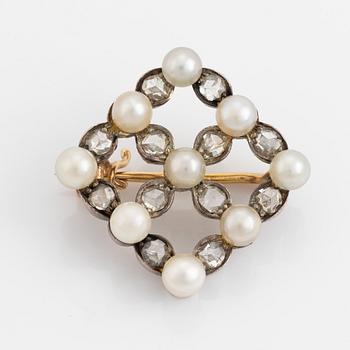 Pearl and rose cut diamond brooch.
