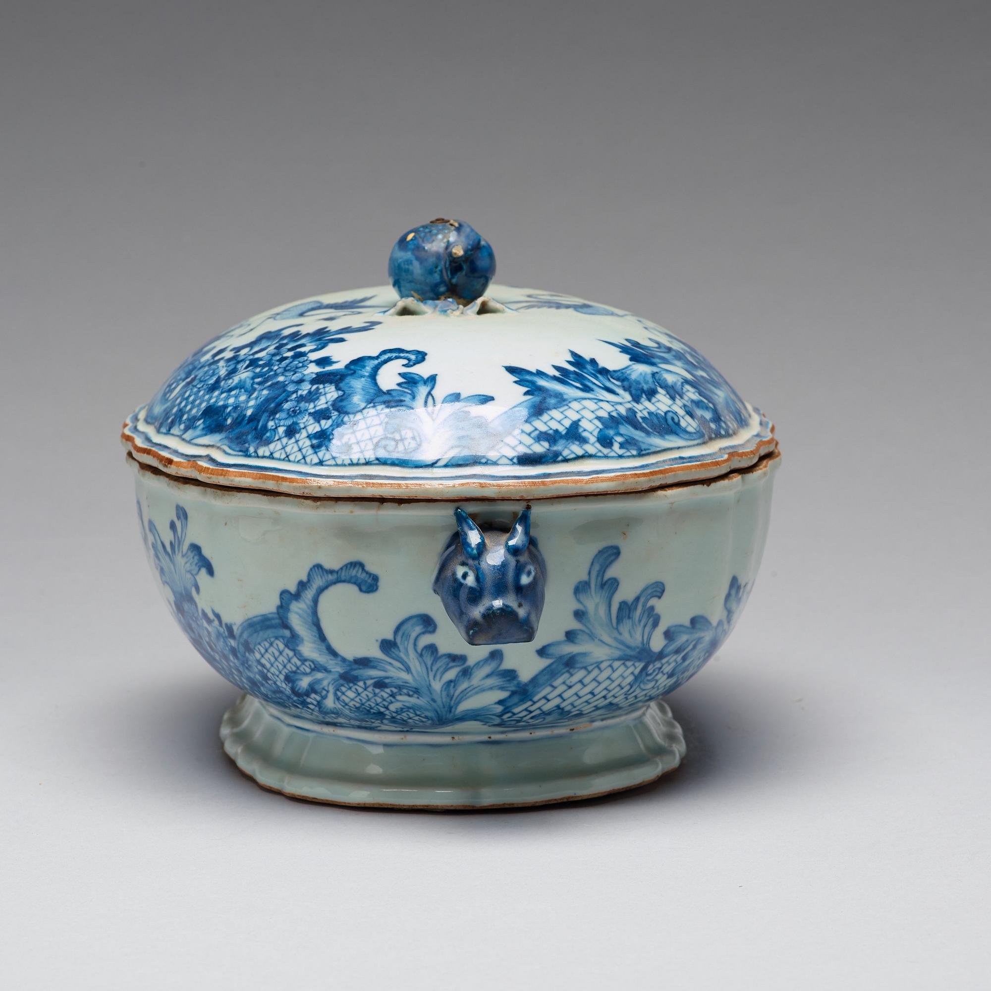 A blue and white armorial tureen with cover, Qing dynasty, Qianlong (1736-95).