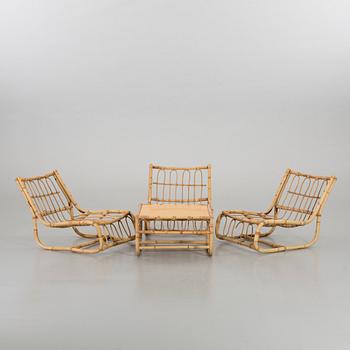 A SET OF 4 GARDEN FURNITURE.