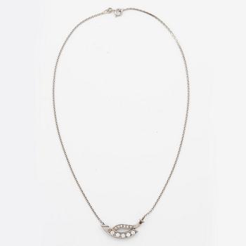 Necklace 18K white gold with brilliant-cut diamonds.