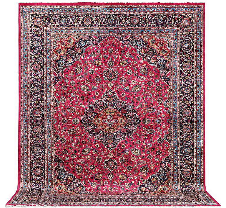 A carpet, Kashan, ca 390 x 300 cm.
