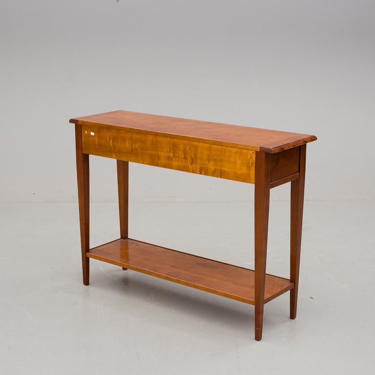 SIDEBOARD, Grange, 1900-talets fjärde kvartal.