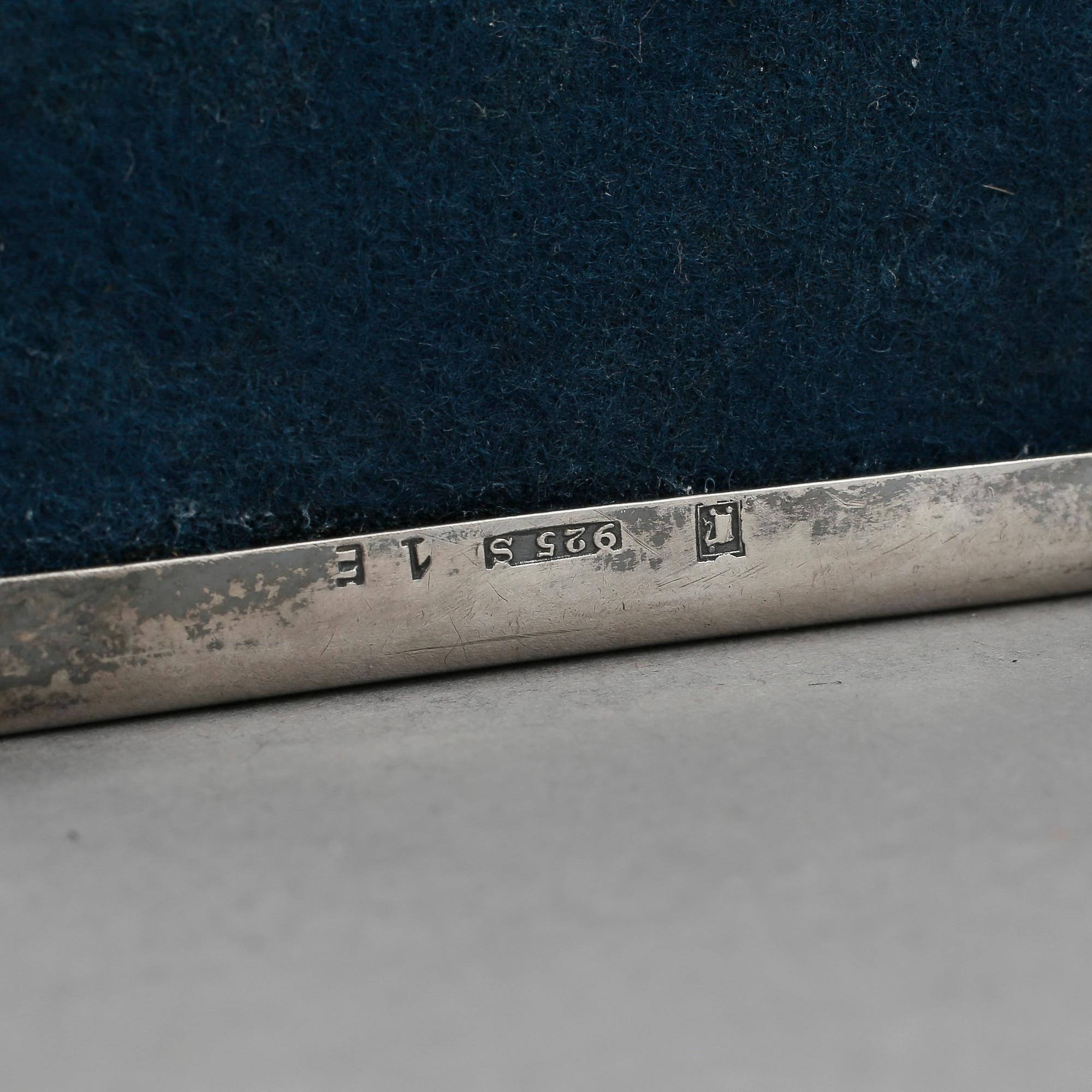 SMYCKESSKRIN samt LJUSSTAKAR, ett par, silver, J. Tostrup ca 1930, stakarna: Norge 1950/60-tal. Med sv. kontrollstämpel.