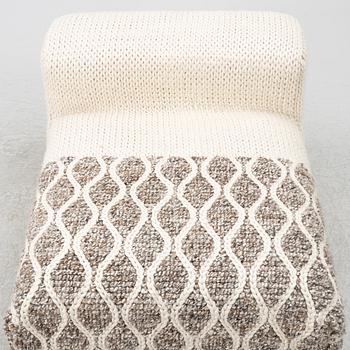 Patricia Urquiola, a 'Mangas' longe chair, GAN.