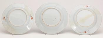 TALLRIKAR, 2+1 porslin, Qing dynastin, Kina, 1700-tal.