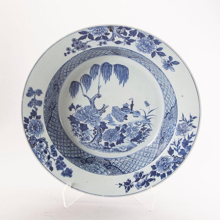 A Chinese blue and white Qianlong porcelain bowl.