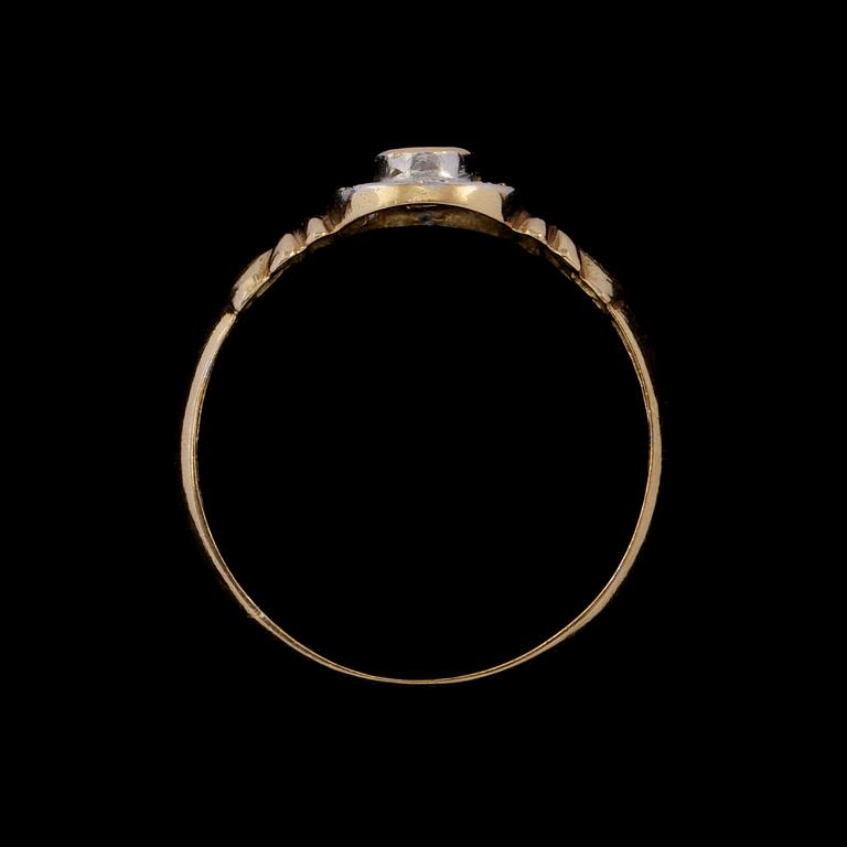 RING, 18k guld md fasettslipad blå safir samt 8 briljantslipade diamanter, totalt ca 0.24 ct. Vikt 3 g.