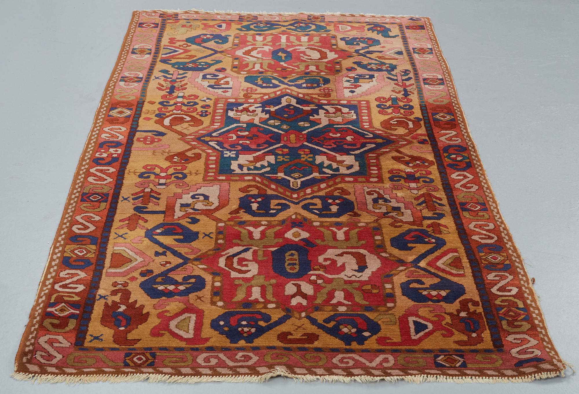 MATTO, a semi-antique Vorwerk, ca 242,5 x 130 cm.