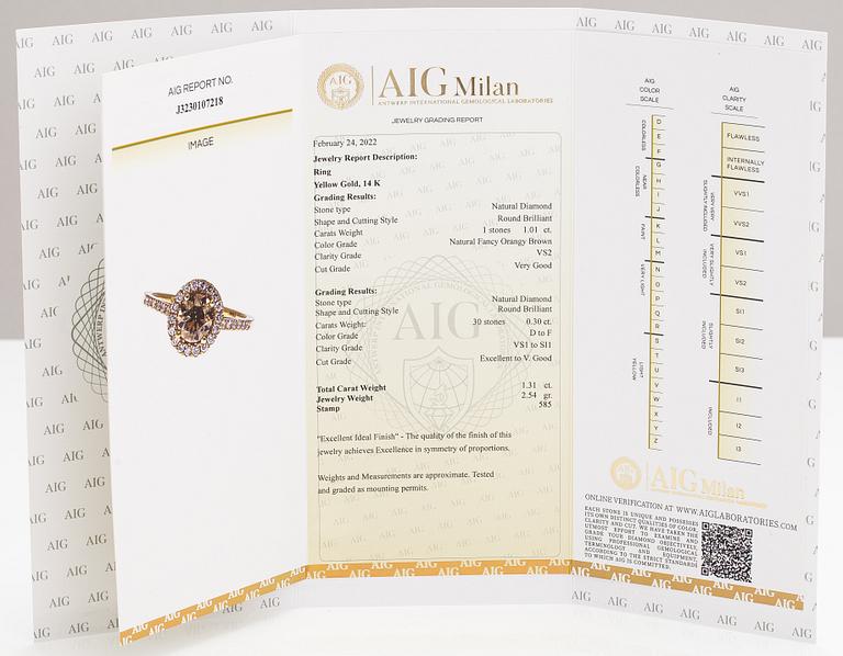 A 14K gold ring with diamonds ca. 1.02 ct in total. AIG certificate.