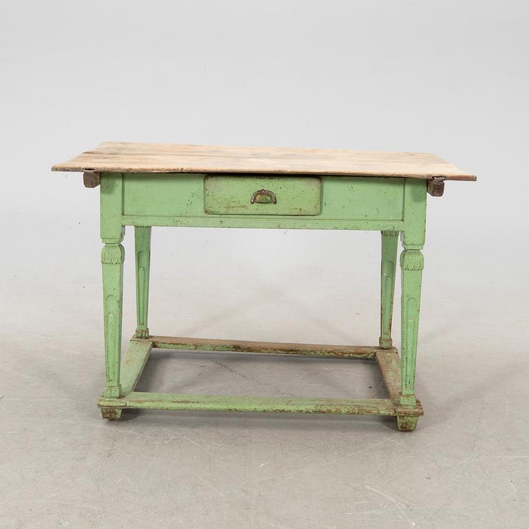 A painted wooden table from the first half fo the 20th century.