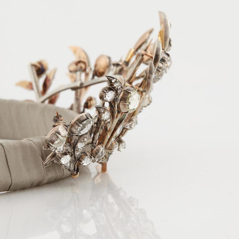 A rose cut diamond tiara/broches.