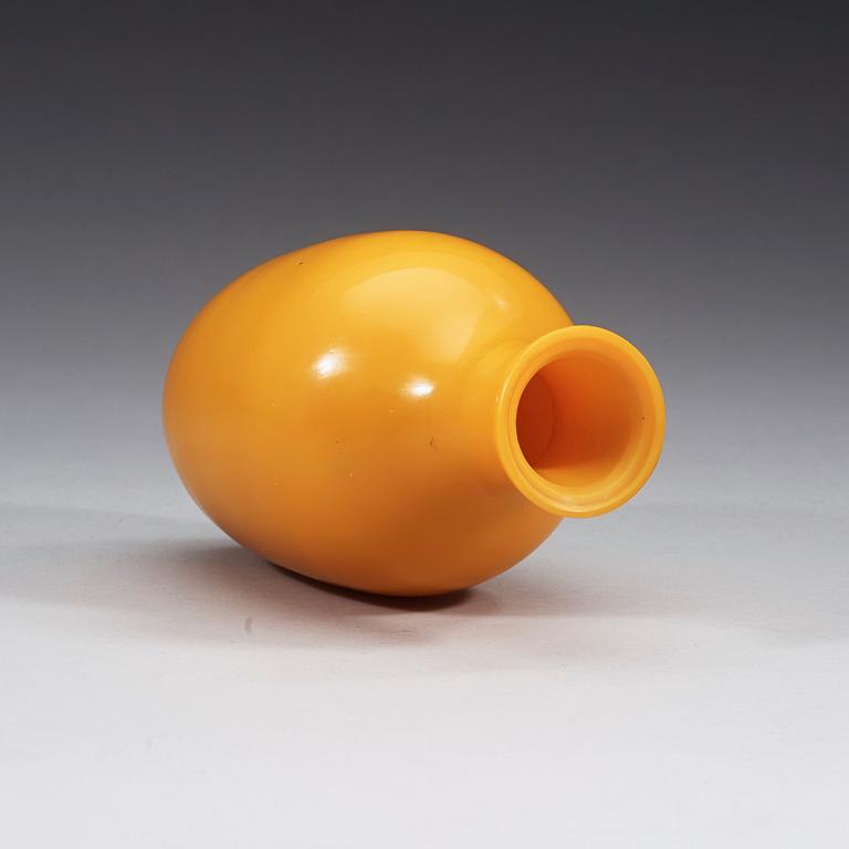 A Chinese yellow Peking glass vase, 20th Century inscription to base.