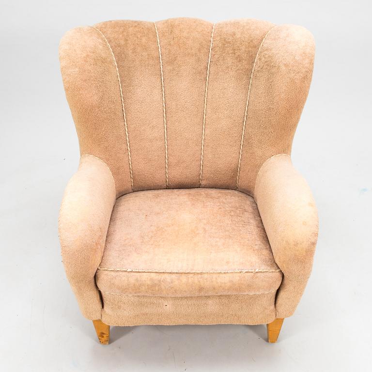 A 1950s armchair.