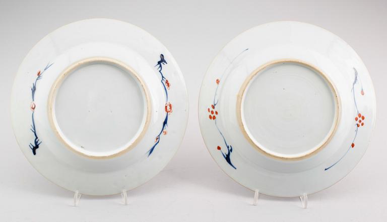 TALLRIKAR, 1 par, porslin, Kina, 1700-tal.