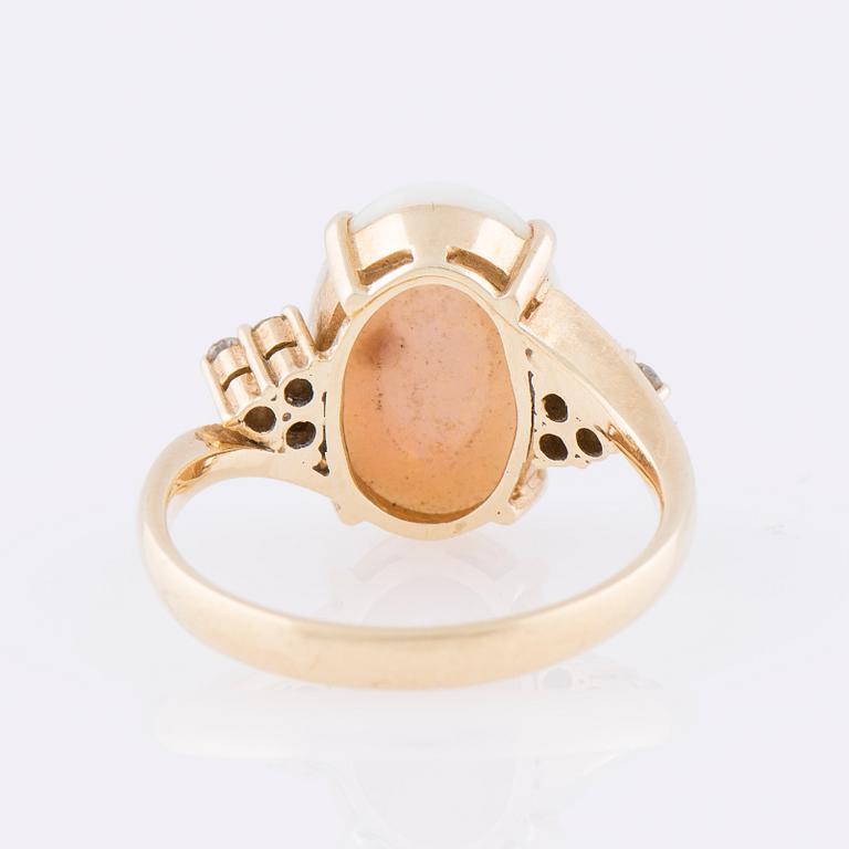 RING, opal, briljantslipade diamanter, 14K guld.