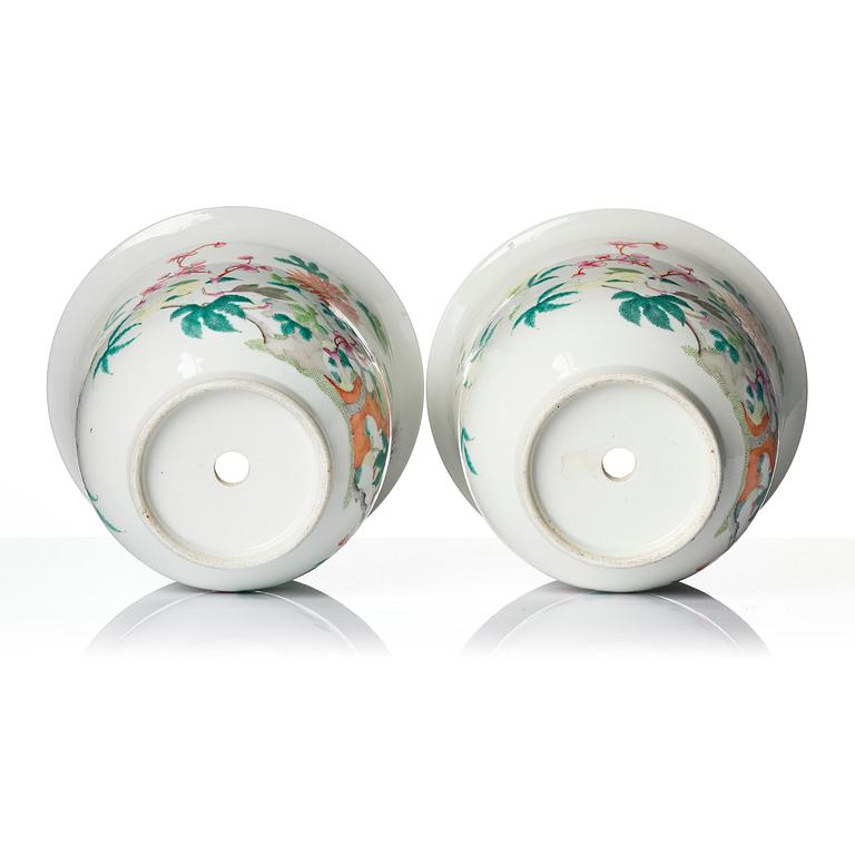 A pair of famille rose flower pots, late Qing dynasty/Republic.