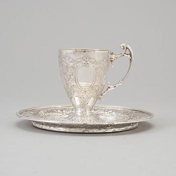 KOPP och FAT, silver, fatet stämplat Henry Holland London, 1878.