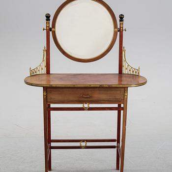 An early 20th century dressing table.