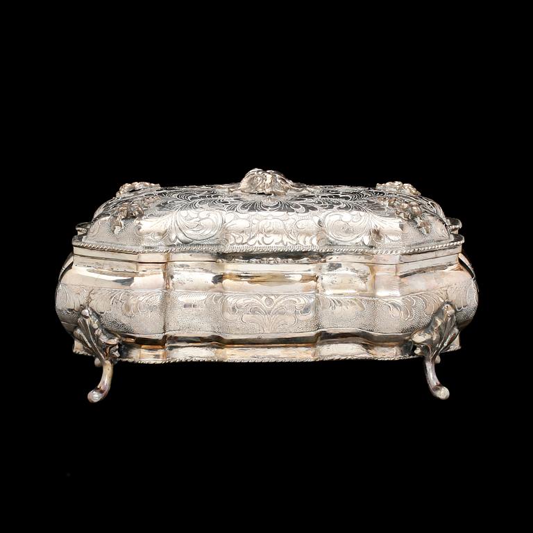 SKRIN, silver, importstämplar, rokokostil, 1900-talets första hälft. Vikt c:a 380g.