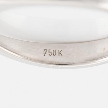 Ring 18K vitguld med tre briljantslipade diamanter.