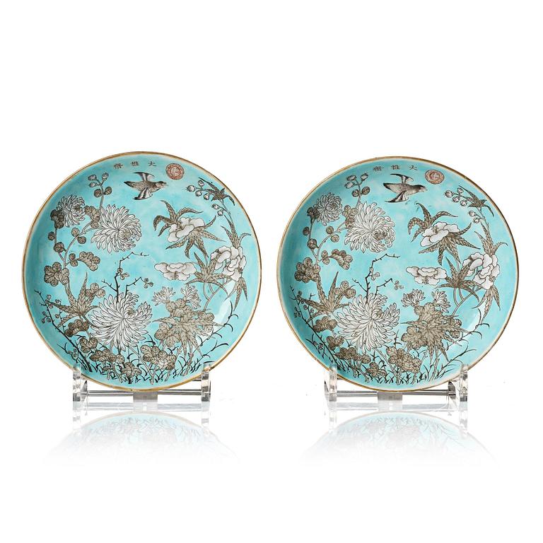 A pair of grisaille decorated turquoise ground 'dayazhai' dishes, Qing dynasty with Guangxu period, circa 1876.