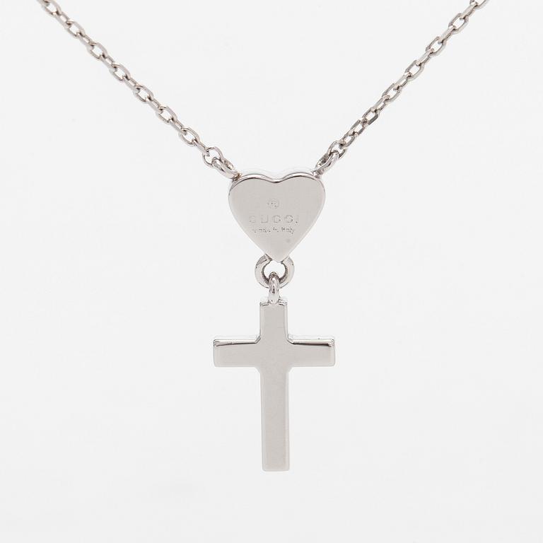 Gucci, an 18K white gold necklace with diamonds.