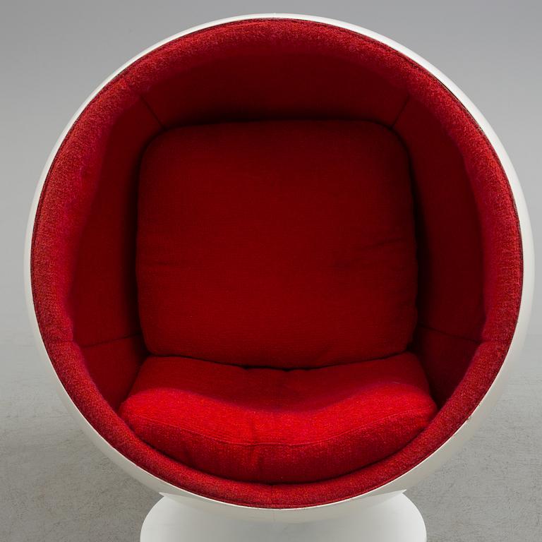 An Eero Aarnio 'Ball chair', Asko, Finland.