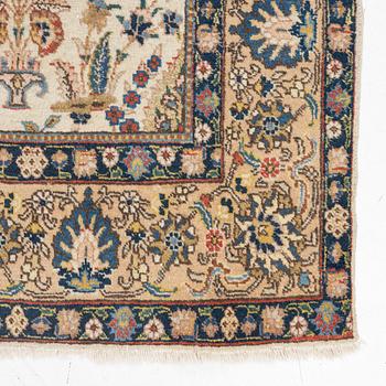A carpet, Tabriz, c. 300 x 194 cm.