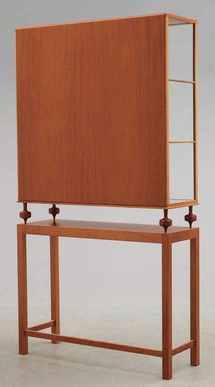 A Josef Frank mahogany showcase cabinet, Svenskt Tenn, model 2077.