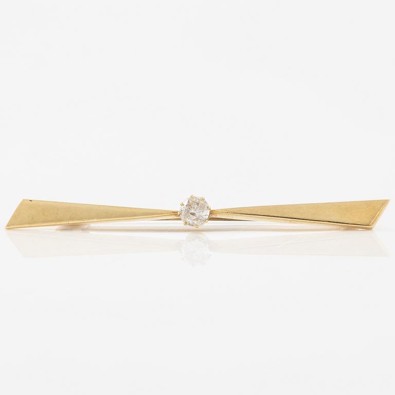Brooch, 14K gold with brilliant-cut diamond.