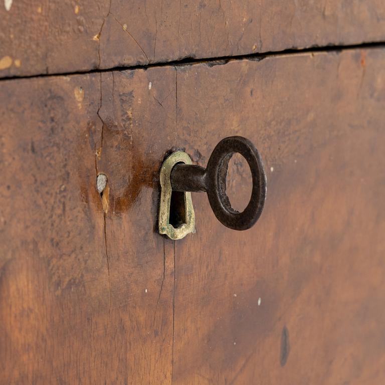 Schatull med pluntor och glas, 1800-tal.