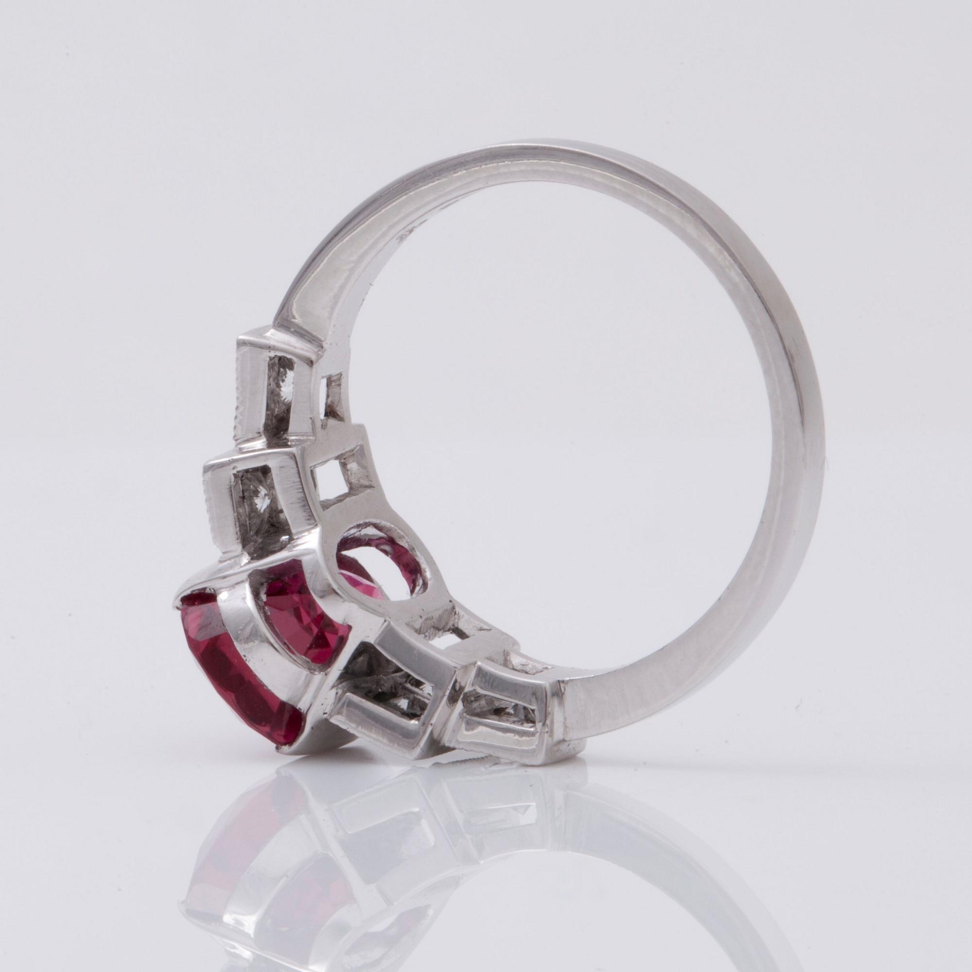 Ring with an unheated ruby, 3.56 cts, and brilliant-cut diamonds. Certificate from GCS.
