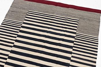 Matta, slätvävd, ca 177 x 128 cm.