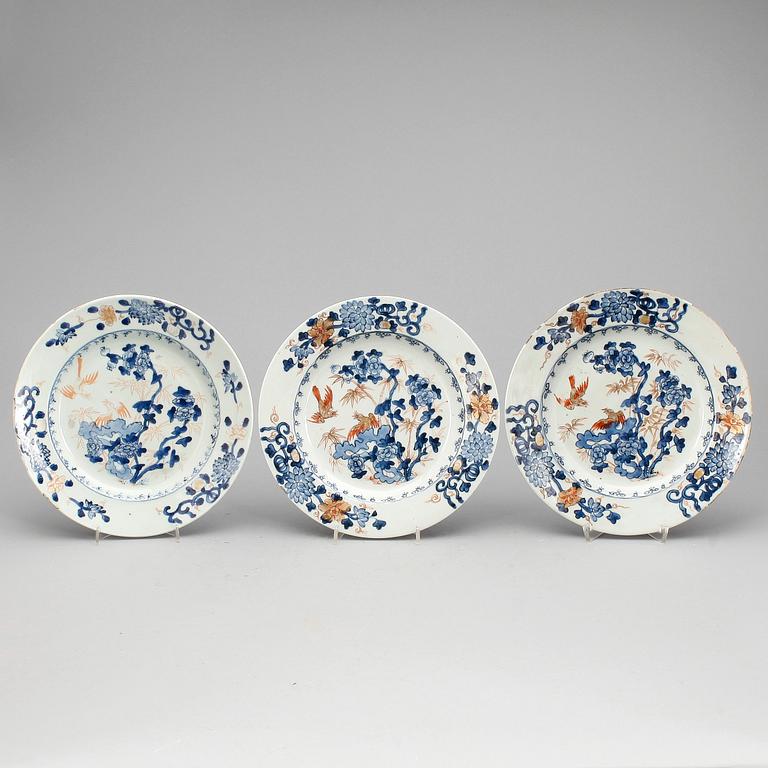 TALLRIKAR, 3 st, porslin, Kina, 1700-tal.