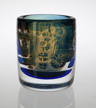 An Edvin Öhrström 'ariel' glass vase, Orrefors 1965.