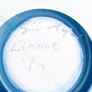 SINI MAJURI, a glass sculpture, signed Sini Majuri, Linnut 1/4.