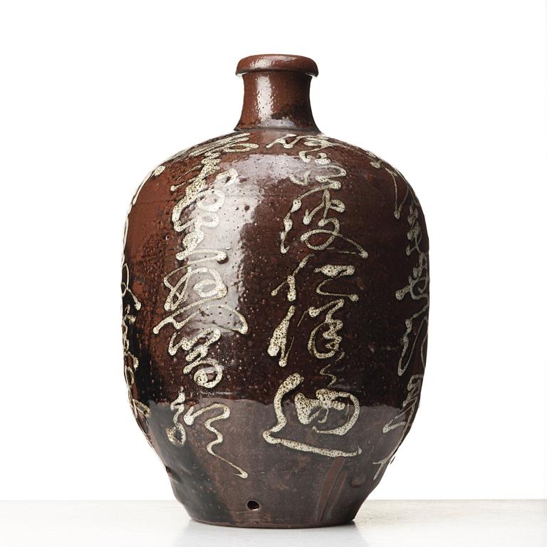 A large Japanese jar, 20th Century.