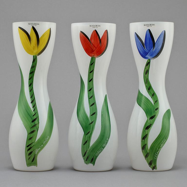 VASER, 3 st, glas, Ulrika Hydman-Vallien, sign, 1900-talets slut.