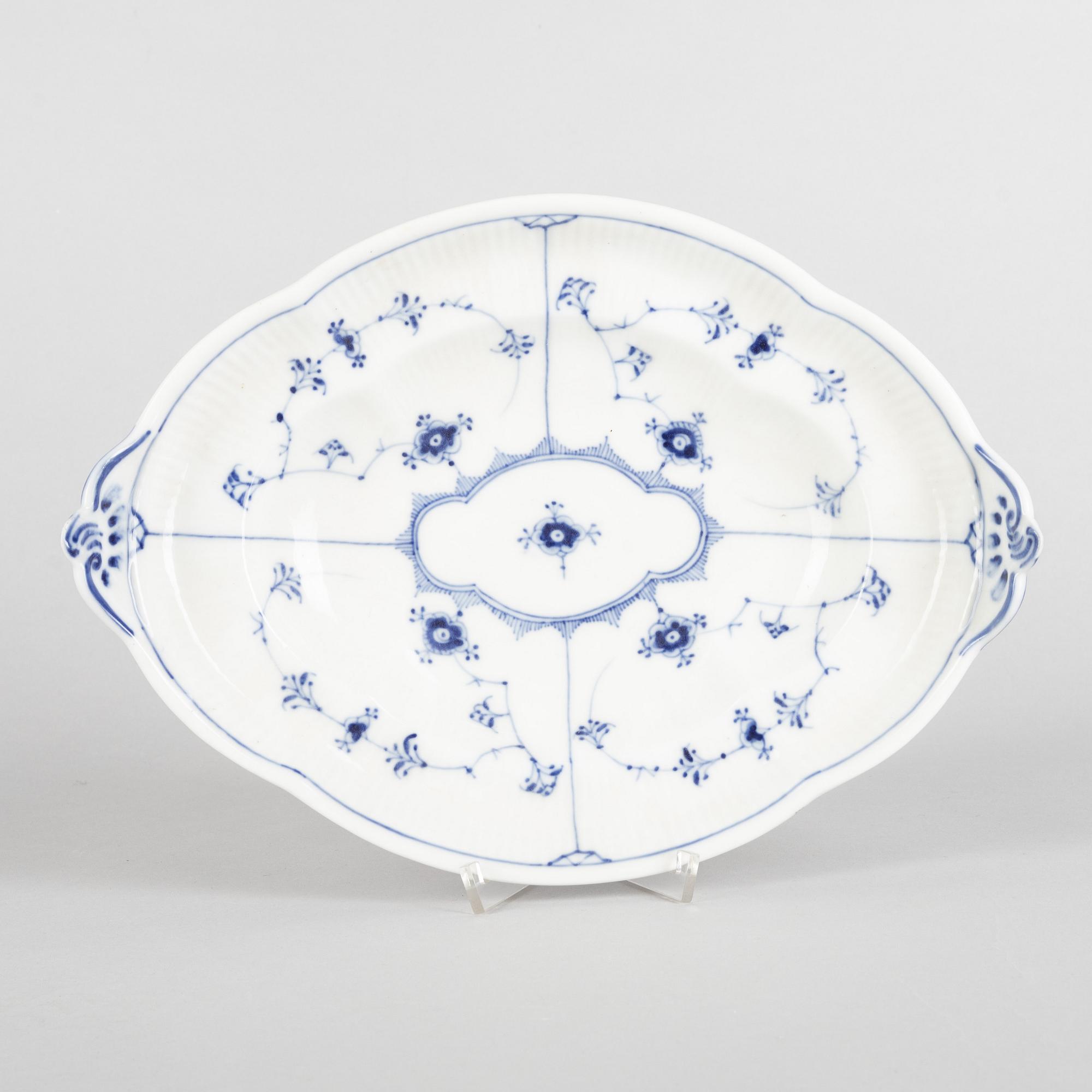 A 'Blue Fluted Plain' porcelain bread dish, Royal Copenhagen, model 3, 1898-1923.