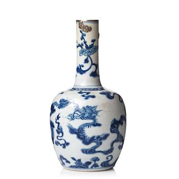 788. A blue and white vase, Qing dynasty, Kangxi (1662-1722).