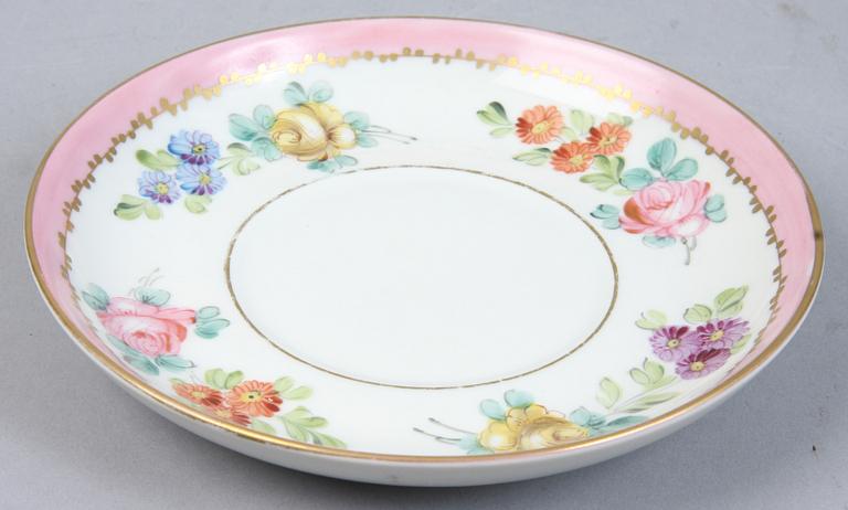 BONBONJÄR samt FLAKONG, porslin, Frankrike, 1900-tal.