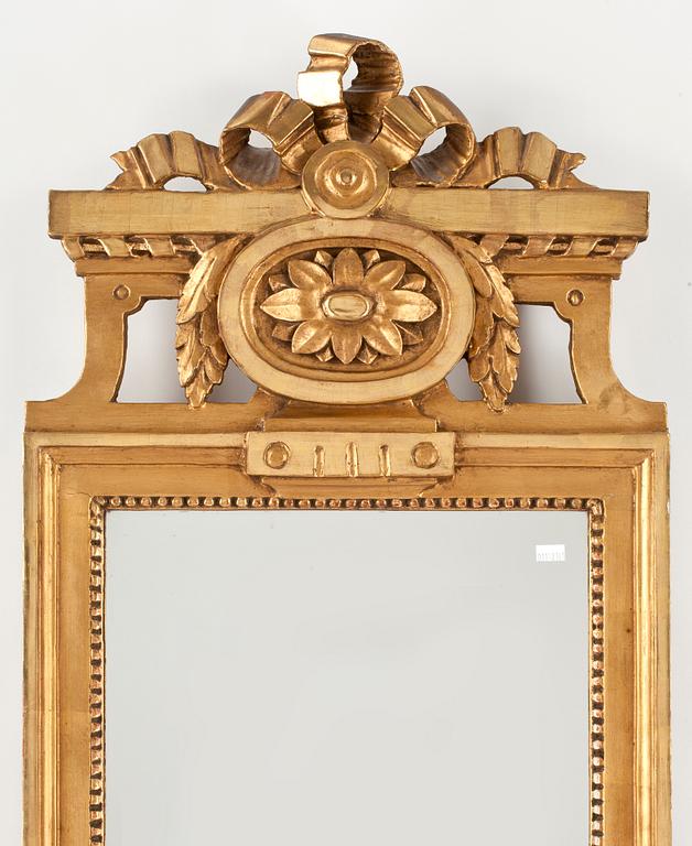 SPEGEL, gustaviansk stil, troligen August Bergin & Co, Stockholm, sekelskiftet 1900.