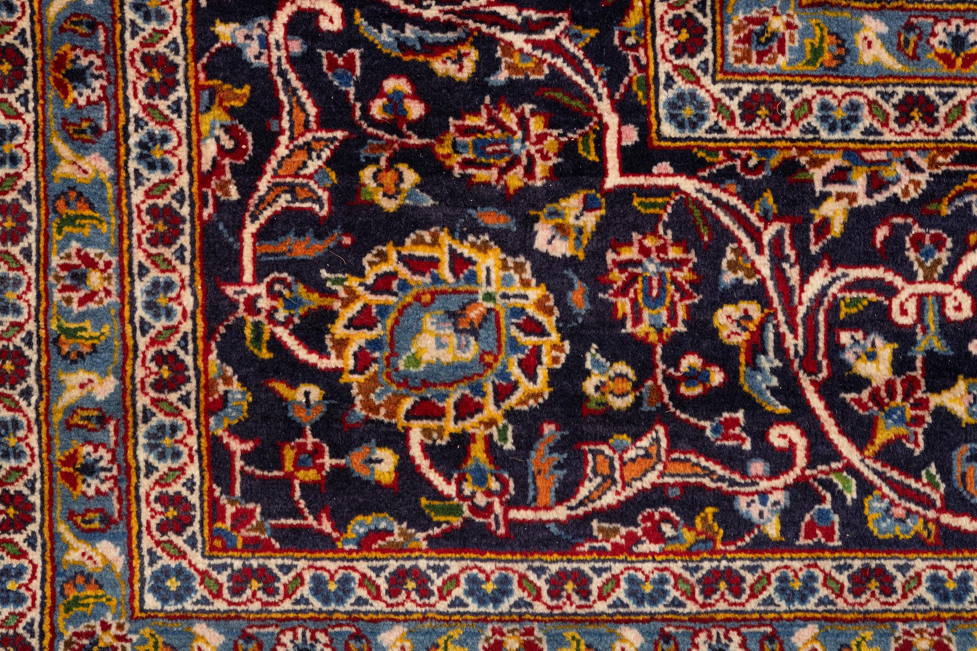 Carpet, oriental, approx. 385 x 292 cm.